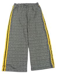 Sivo-čierne kockované capri nohavice s proužkem C&A
