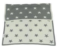 Sivo-biela pletená deka s hviezdičkami