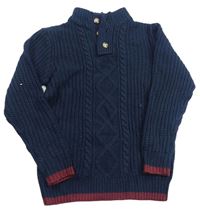 Tmavomodrý sveter s copánkovým vzorom