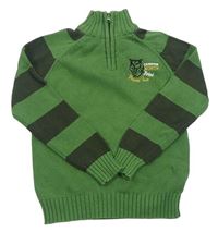 Zelený sveter s výšivkou a prúžkami