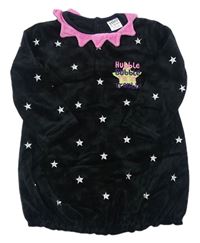 Kockovaným - Čierne zamatové podšité šaty s hviezdičkami a nápisom