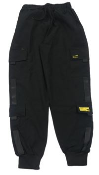 Čierne šušťákové outdoorové nohavice