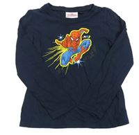 Tmavomodré tričko so Spidermanem Marvel