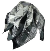 Dámský bílo-černý vzorovaný šátek 