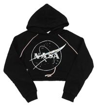 Černá crop mikina s logem NASA a kapucí C&A