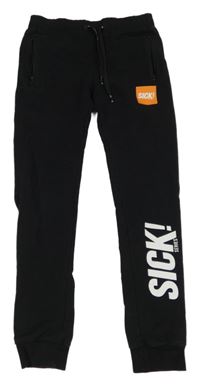 Černé tepláky s nápisy 
