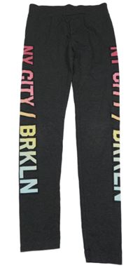 Sivé športové legíny s nápisom Page one young