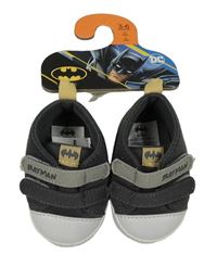 Tmavošedo-bílé textilno/koženkové capáčky s Batmanem PRIMARK vel. 16
