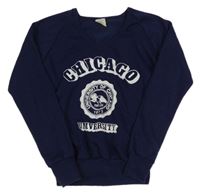 Tmavomodrá nápisy s nápismi