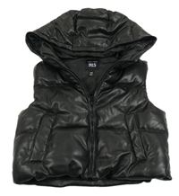 Čierna koženková zateplená crop vesta s kapucňou New Look