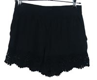 Dámske čierne voľné é kraťasy s čipkou H&M