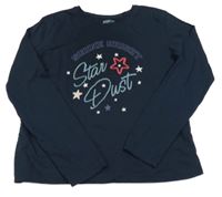 Tmavomodré triko s nápisem