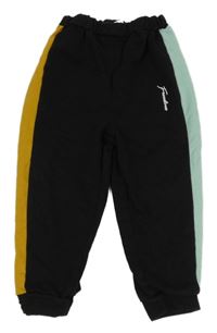 Čierno-hořčicovo-mátové tepláky s nápisom SHEIN