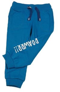 Azurové tepláky s nápisem Impidimpi