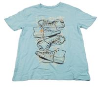 Svetlomodré tričko s teniskami C&A