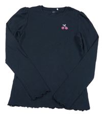 Tmavomodré triko s třešničkami name it.