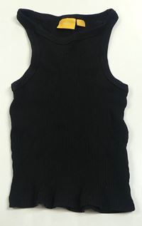 Čierny rebrovaný crop top