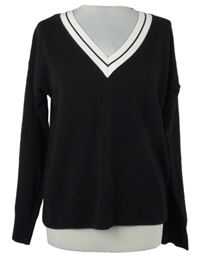 Dámský černý vlněný svetr s bílým véčkovým výstřihem C&A