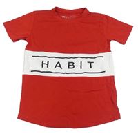 Červeno-bílé tričko s logem Habit