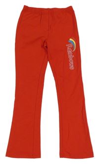 Červené lehké tepláky s nápisem 