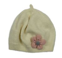 Smetanová pletená čepice s květinou 