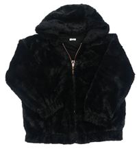 Čierna kožušinová bunda s kapucňou F&F
