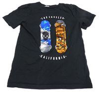 Čierne tričko so skateboardy z flitrů H&M