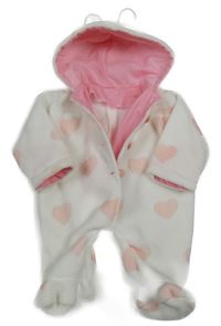 Biela fleecová kombinéza so srdiečkami a kapucňou