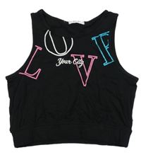 Čierny crop top s nápisom