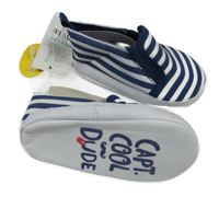 Nové - bílo-modré pruhované plátěné capáčky Primark