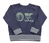 Tmavomodrá mikina s nápisom a pruhmi