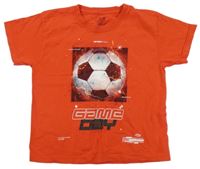 Červené tričko s futbalovým loptou
