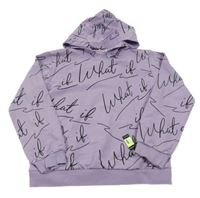 Fialová mikina s nápismi a kapucňou