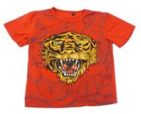 Červené tričko s tigrom a kamienkami