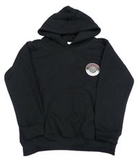 Čierna mikina s potlačou a kapucňou