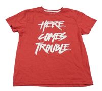 Červené tričko s nápisem Primark 