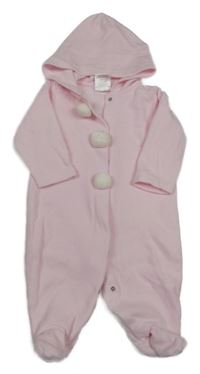 Světlerůžová vzorovaná kombinéza s bambulkami a kapucí 