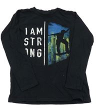 Čierne tričko so skateboardistou a nápismi chapter young