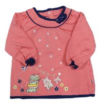 Ružová mikina s medvěďom a knihami