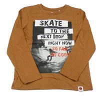 Hnědé triko s nápisy a skejťáky C&A