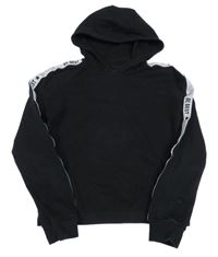 Čierna crop mikina s proužkem a kapucňou