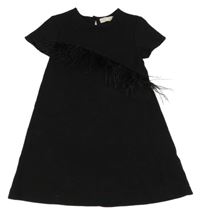 Čierne šaty s peřím Zara