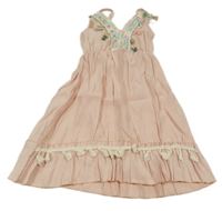 Světlerůžové lněné letní šaty s výšivkou a střapci 