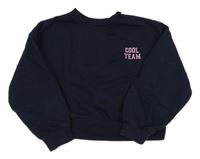 Tmavomodrá oversize crop mikina s číslom a nápisom Sinsay