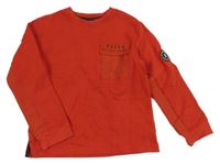 Červená mikina s vreckom s nápisom Baker