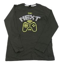 Tmavozelené tričko s nápisom a ovladačem Y.F.K.