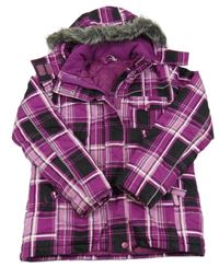 Purpurovo-lila-černá kostkovaná šusťáková zimní bunda s kapucí s kožešinou
