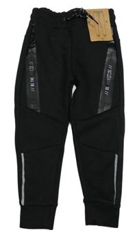 Nové - Čierne slim tepláky s nápisom Primark