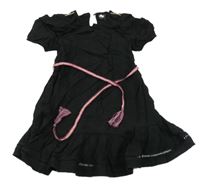 Černé šaty s páskem 