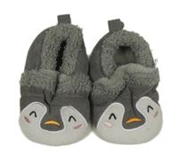 Tmavošedé sametové capáčky s tučňákem vel. 17/18